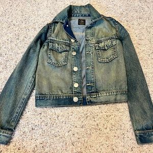 Forum selected Women’s size S Jean Jacket!